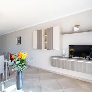 Le Midi 8 By Estates Apartment